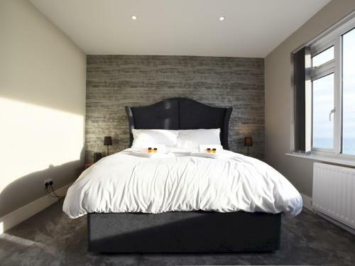 Pass The Keys Amazing Views High End Beachfront 3bed Sleeps 7