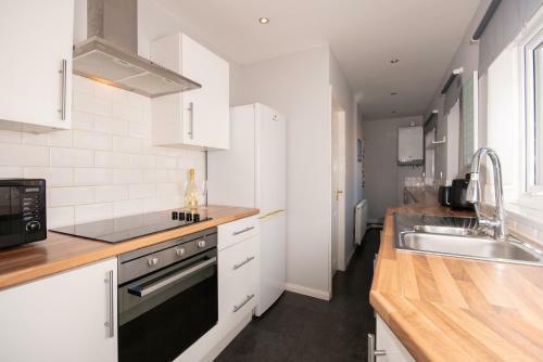 See "dwellcome Home Ltd" South Shields Seaside 2 Double Bedroom Apartment