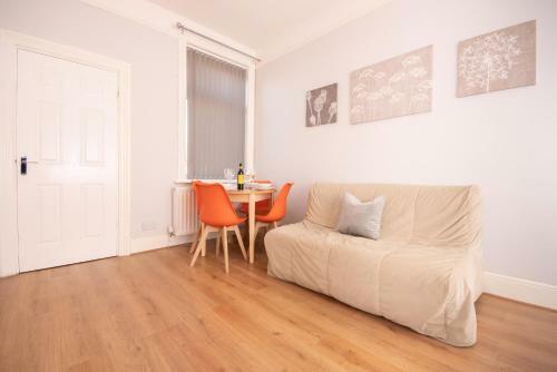 See "dwellcome Home Ltd" South Shields Seaside 2 Double Bedroom Apartment