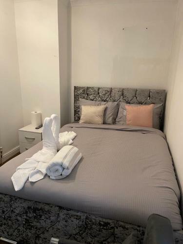 Hostal Alder En-suites Self-catering With Private Balcony And Shower
