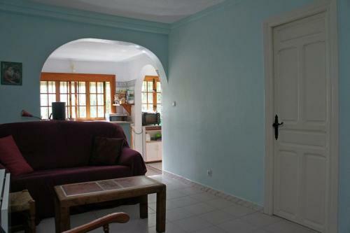 Pretty Seaside Cottage
