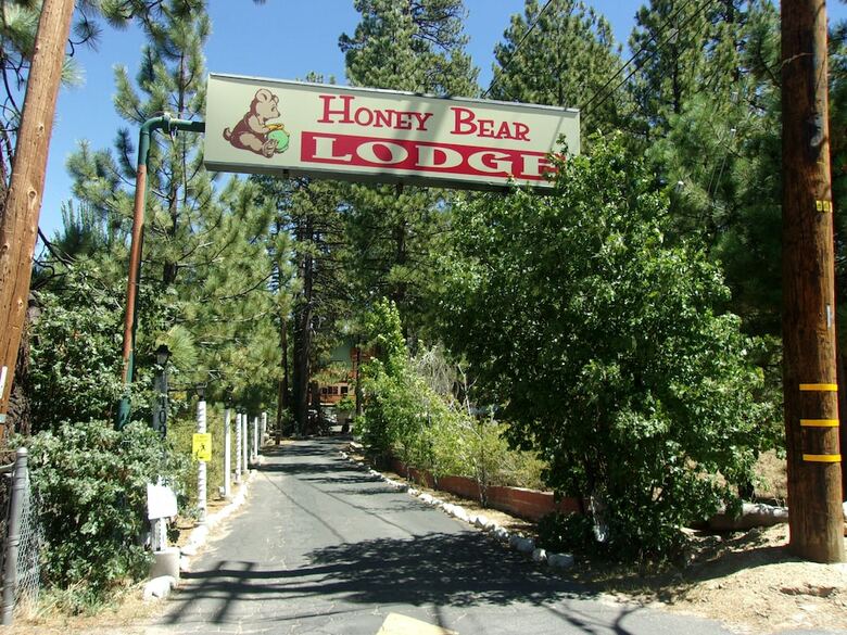 Honey Bear Lodge & Cabins