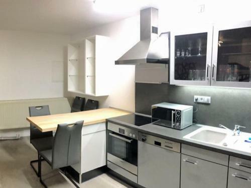 Cozy Apartment In Zeulenroda-triebes With Terrace