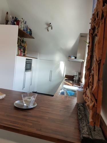 Apartamento 3,5 Zimmer Hochwertig Eingerichtete Dachgeschosswohnung