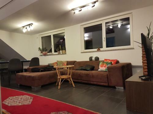 Apartamento 3,5 Zimmer Hochwertig Eingerichtete Dachgeschosswohnung