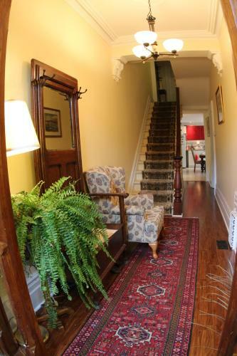 Toronto Garden Inn Bed & Breakfast