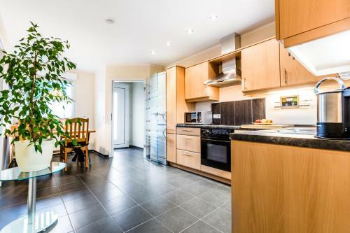 Design Apartment In K�ln Mit Terrasse