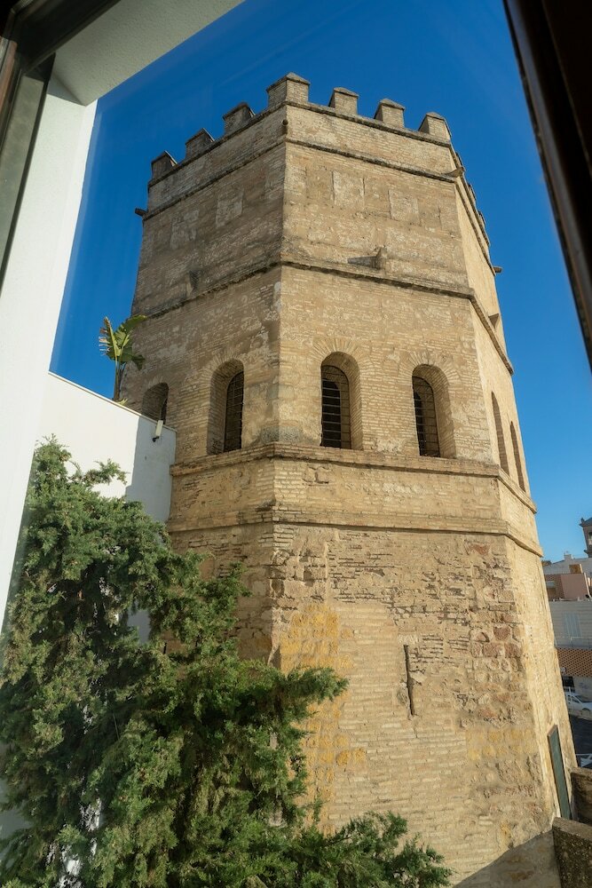 Apartamentos Azz Sevilla Torre De La Plata
