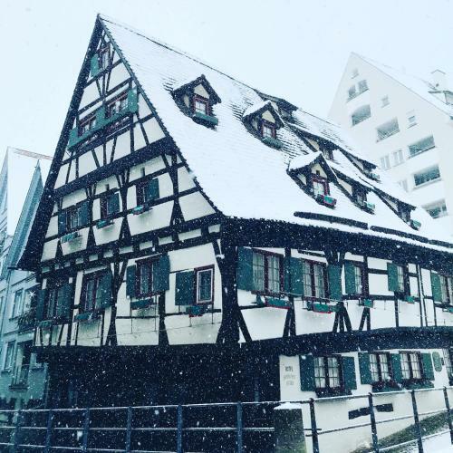 Hotel Schiefes Haus