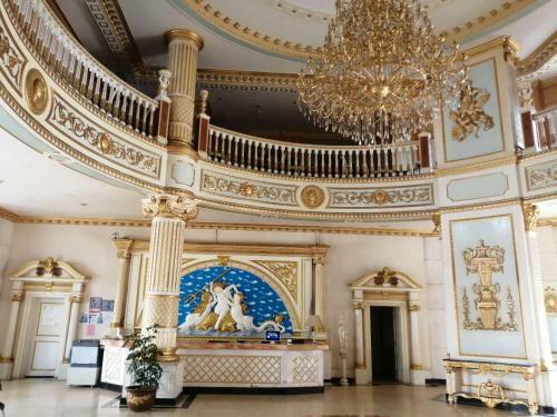 Royal Garden Hotel