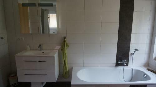 Lakeside House Strasen