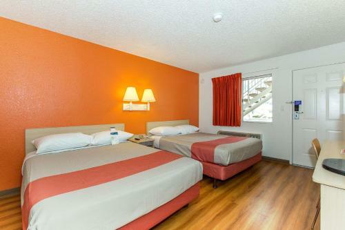 Motel 6 Hayward
