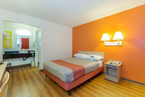 Motel 6 Hayward