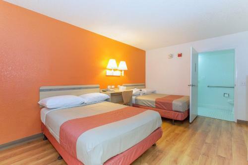 Motel 6 Hayward