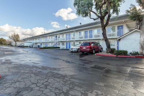 Motel 6 Hayward