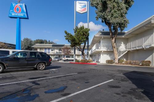 Motel 6 Hayward