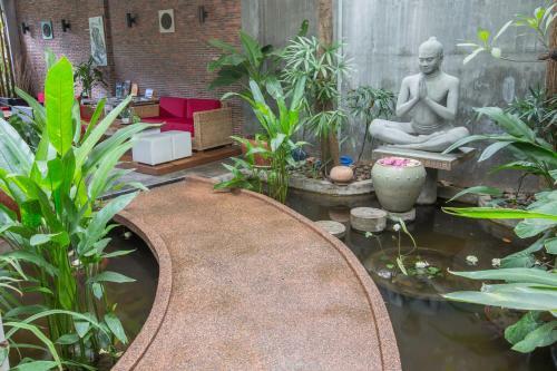 Hotel Away Villa Salt Phnom Penh