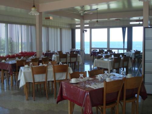 Hotel H�tel Motel Du Rocher