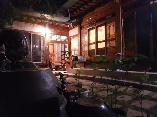 Hostal Soriwool Guesthouse