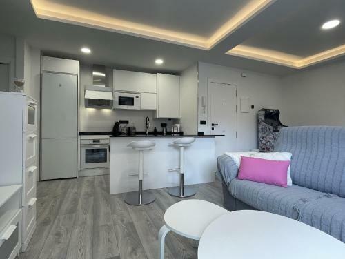 Apartamento Nuevo Con Patio, Situado En El Centro.