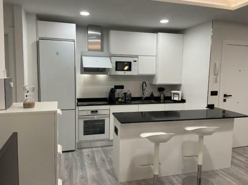 Apartamento Nuevo Con Patio, Situado En El Centro.