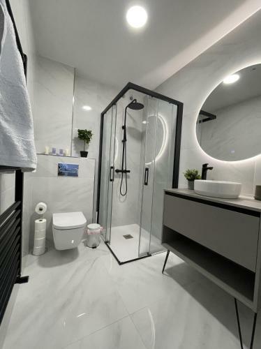 Apartamento Nuevo Con Patio, Situado En El Centro.