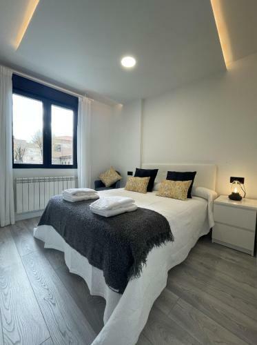 Apartamento Nuevo Con Patio, Situado En El Centro.