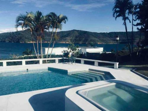 Chalet En Lago Calima, Dari�n - Colombia.