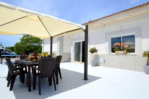 Bonita Casa Con Piscina Cerca de La Playa