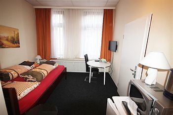 Hostal B&l Hostel