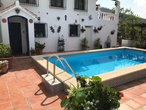 2 Bed Villa With Stunning Campo Views Near Competa
