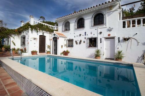 2 Bed Villa With Stunning Campo Views Near Competa