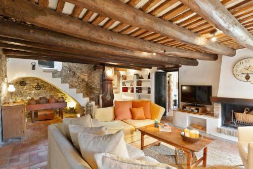 Casa Can Burjats Con Piscina Y Chimenea