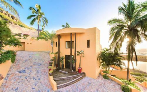 Villa New Luxury Getaway - Pool, Spa, Sunset, Views @ Casa Bella