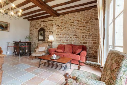 G�te Du Ch�teau De Chevannes