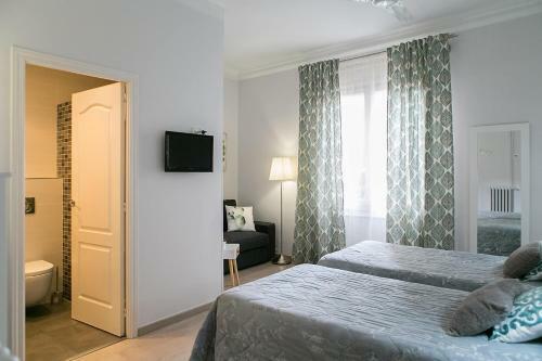 Hostal Blanc Guest House