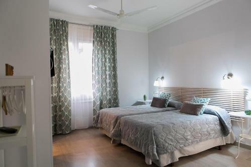 Hostal Blanc Guest House