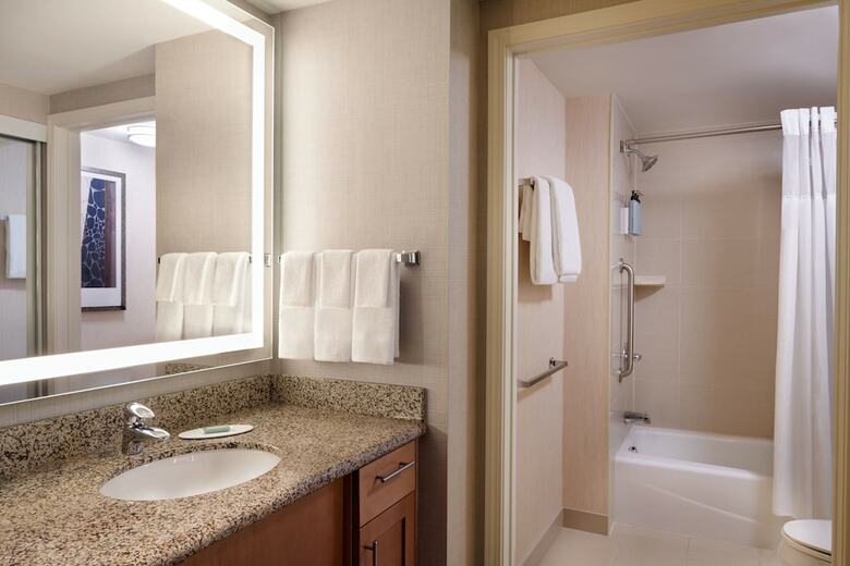 Hotel Residence Inn By Marriott Calgary Airport