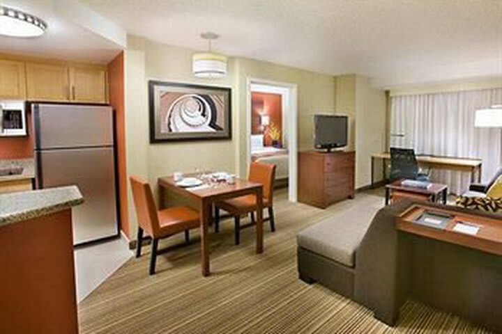 Hotel Residence Inn By Marriott Calgary Airport