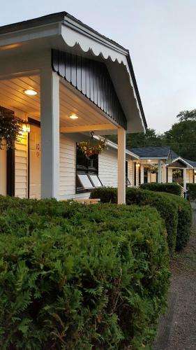 7 Mountains Motel