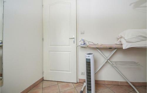 Beautiful Home In Aramon With Wifi And 3 Bedrooms