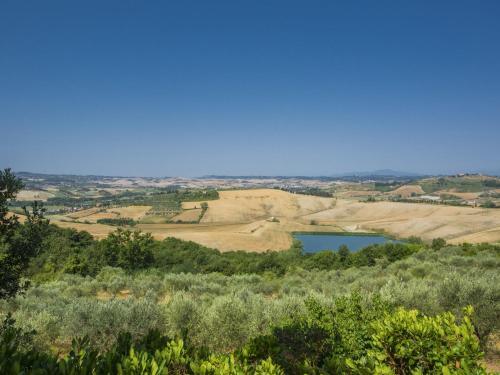 Splendid Farmhouse In Castelfiorentino With Garden