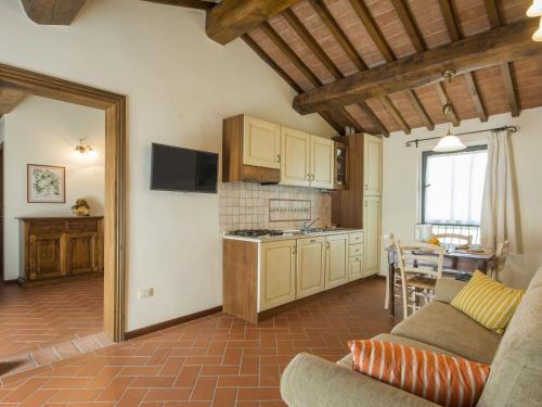Splendid Farmhouse In Castelfiorentino With Garden