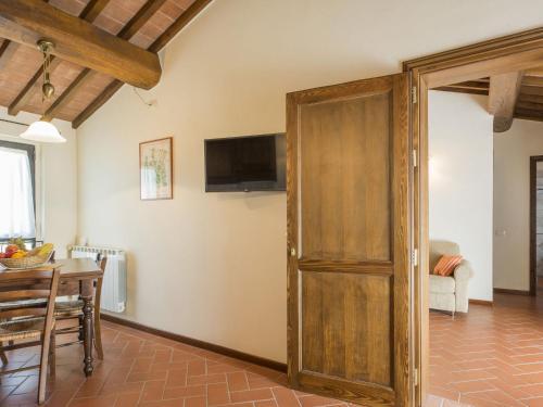 Splendid Farmhouse In Castelfiorentino With Garden