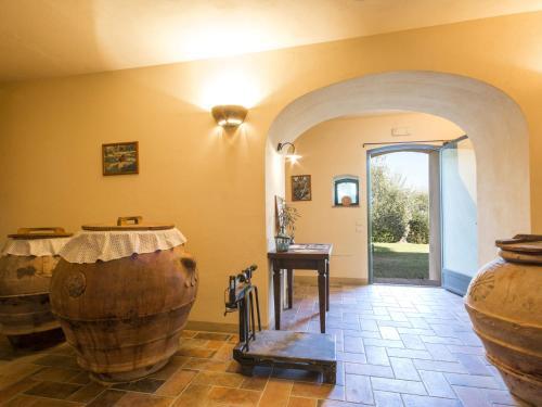Splendid Farmhouse In Castelfiorentino With Garden