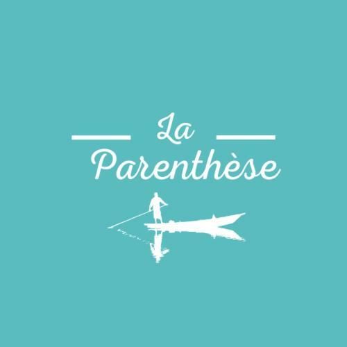 Une Mara�chine En Bord de Conche Avec Barque Sans Linge de Maison