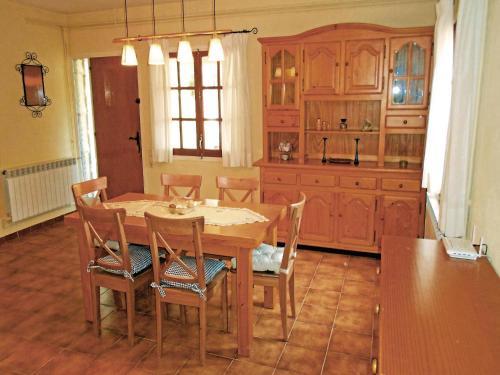 Holiday Home Passeig Del Serrat L�ocata