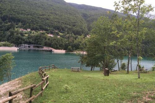 Casa A Schiera Fronte Lago Con Giardino