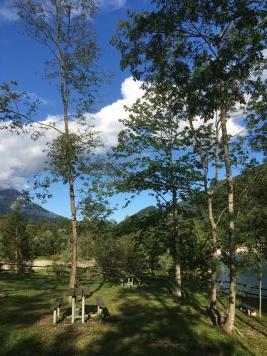 Casa A Schiera Fronte Lago Con Giardino