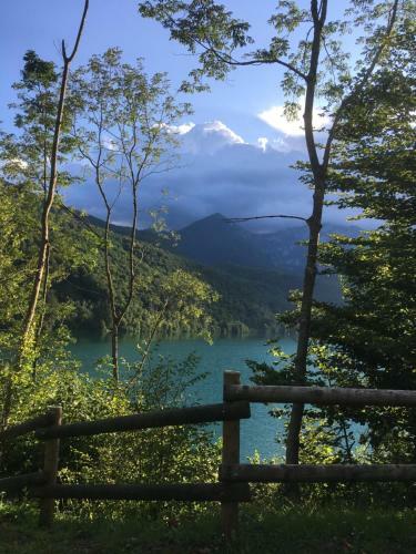 Casa A Schiera Fronte Lago Con Giardino